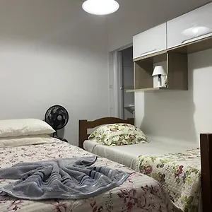 Gru Economico Com Quartos Individuais E Translado Casa de hóspedes